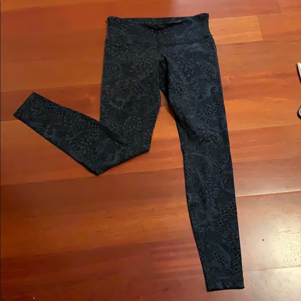 Lululemon mid rise Wunder Under
